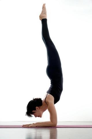 Yoga Pincha Mayurasana — Equilibre sur les avants bras