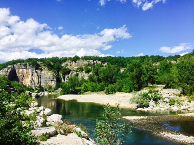 paysage-ardeche Se faire du bien avec le Yoga, l'Ayurveda et l'Ostéo-Danse